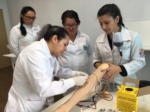 Práticas no Laboratório de Enfermagem